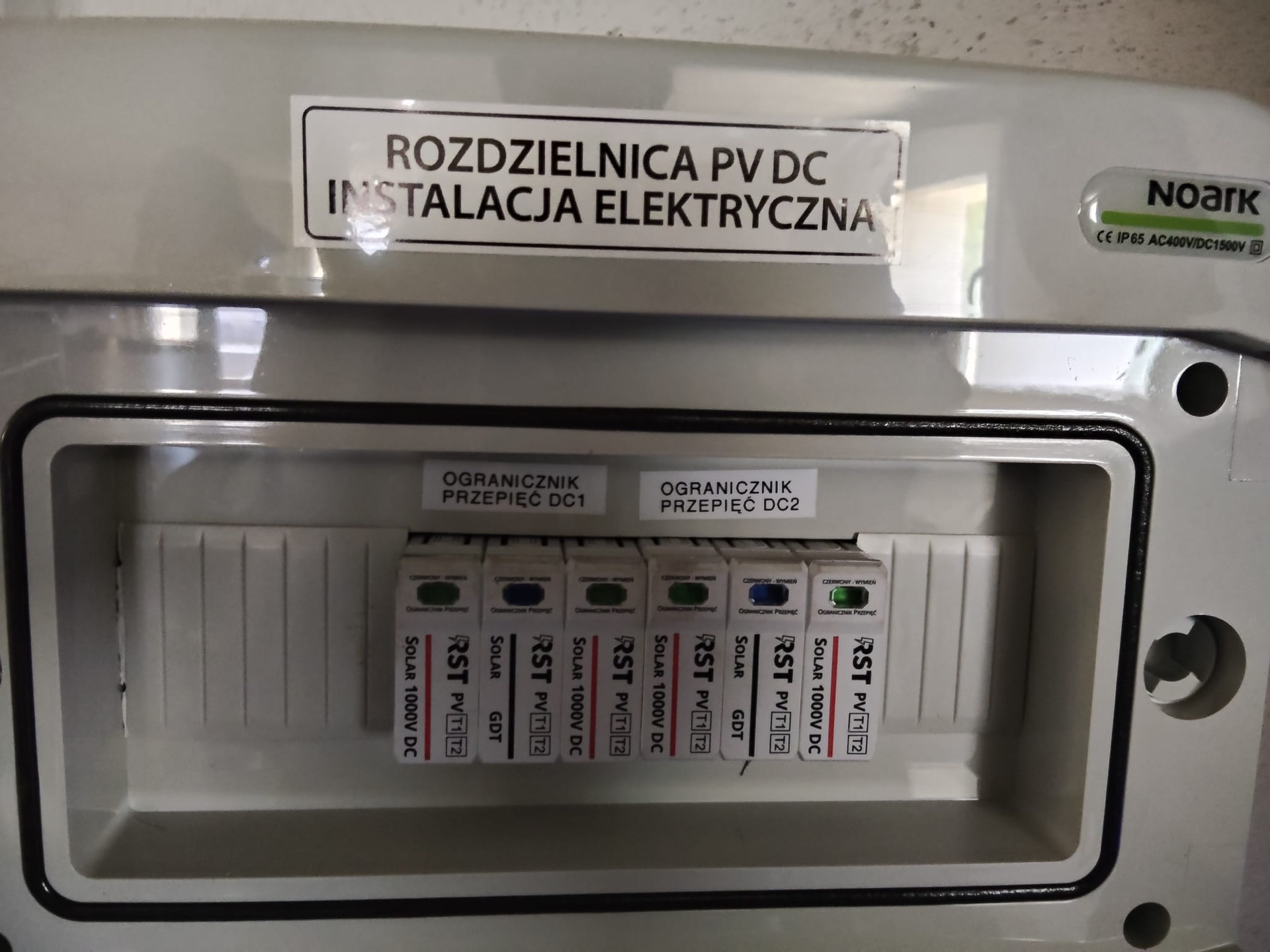 Dotacja na magazyn energii 2026 - rozdzielnica DC instalacji magazynu energii, montaż Sundek Energia