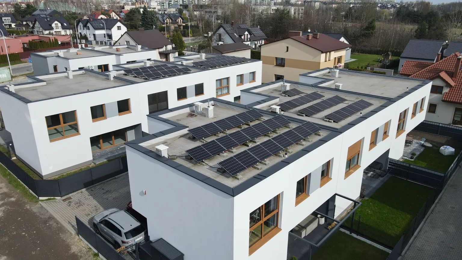 Instalacja fotowoltaiczna Tychy - realizacja na dachu płaskim