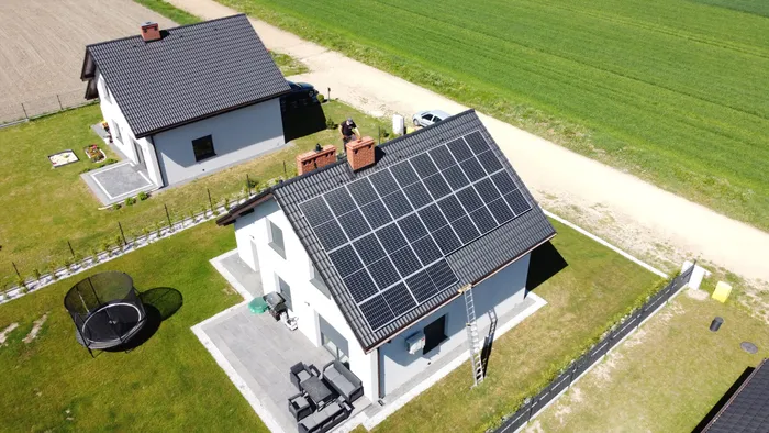 Realizacja instalacji fotowoltaicznej - widok z drona